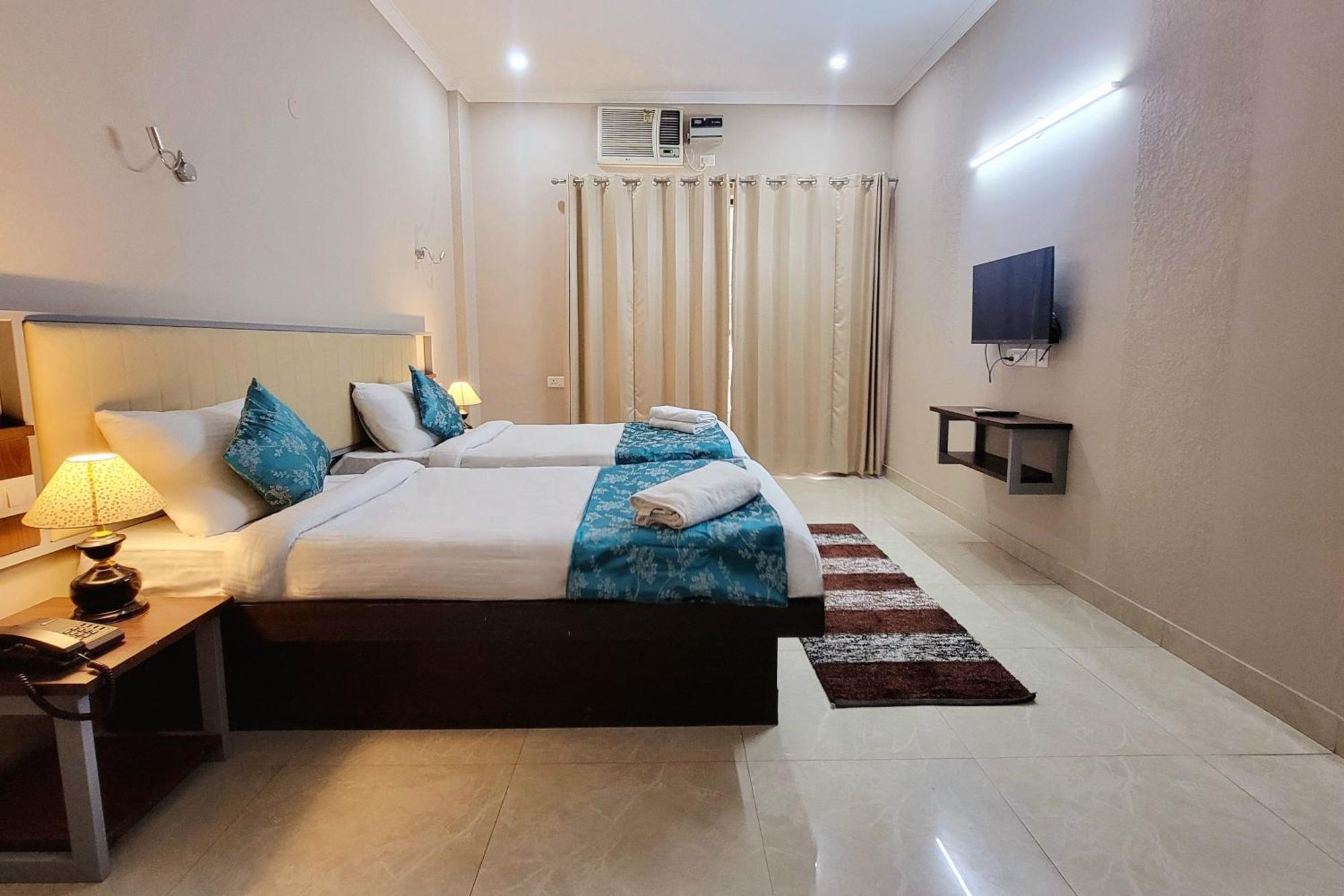 Vamsor Heights 1047 Hotel Gurgaon Exterior photo
