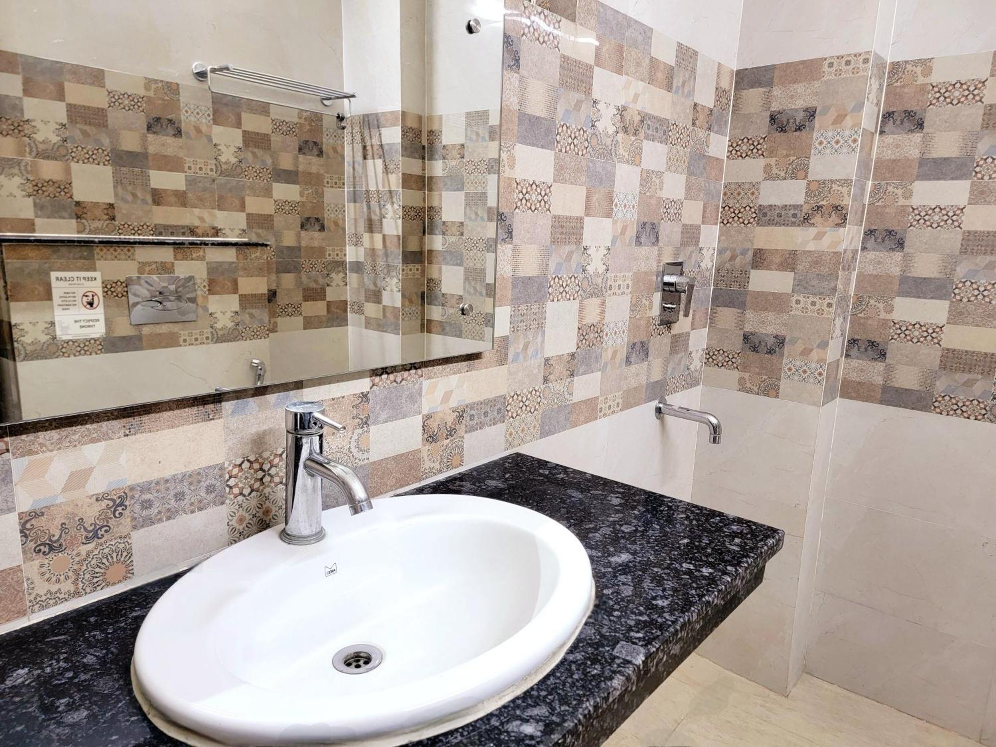 Vamsor Heights 1047 Hotel Gurgaon Exterior photo